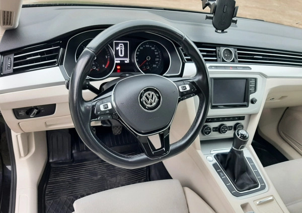 Volkswagen Passat cena 50900 przebieg: 204600, rok produkcji 2015 z Zelów małe 79
